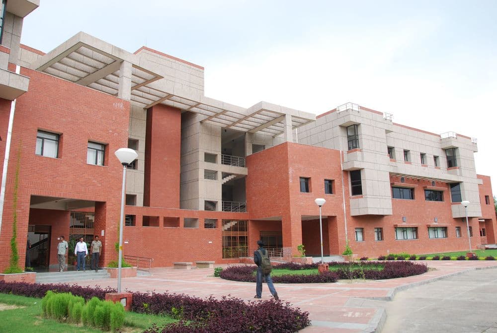 IIT Kanpur signs MoU with Lucknow Cantonment Board