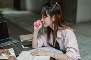 Top Side Hustles for Students Using Digital Skills