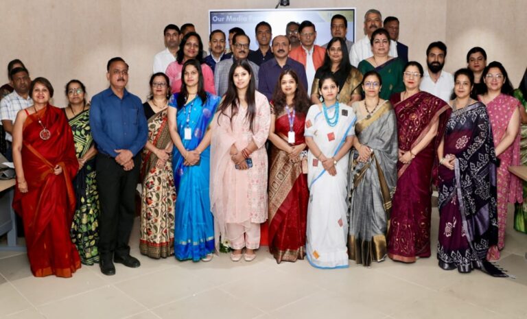 Sharda University conducts great teacher award ceremony