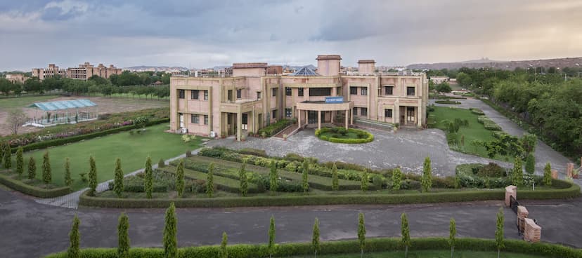 Top 10 Law colleges in India