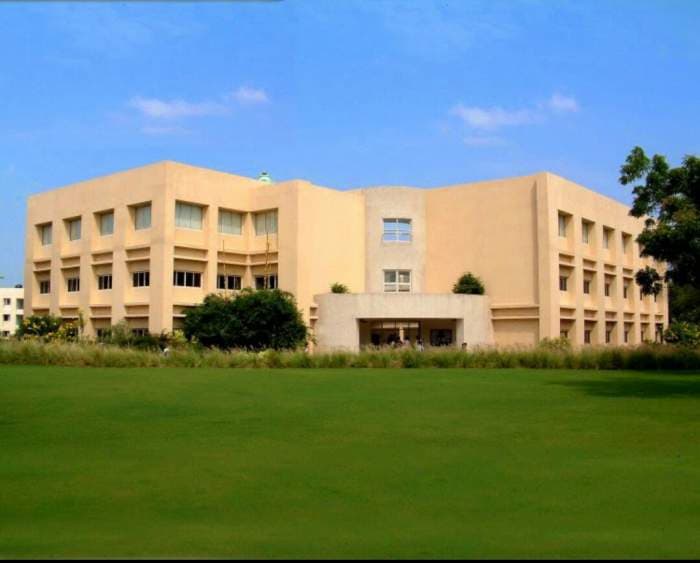 Top 16 computer science colleges in Gujarat 