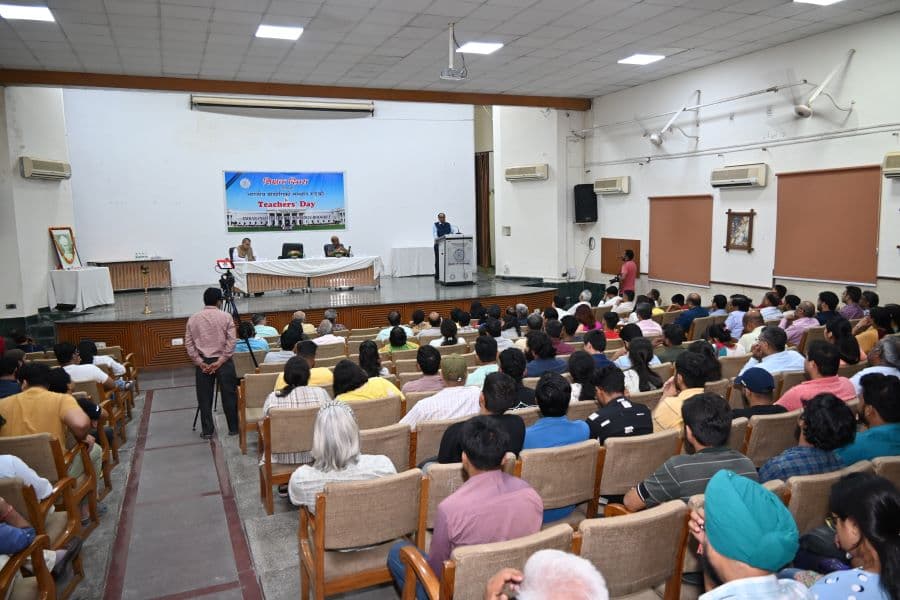 IIT Roorkee felicitates teachers in recognition of their contributions IIT Roorkee felicitates teachers in recognition of their contributions