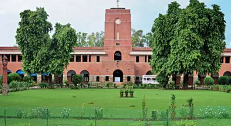 Bhagavad Gita Course Controversy: Perspectives and Challenges at Delhi University Bhagavad Gita Course Controversy: Perspectives and Challenges at Delhi University