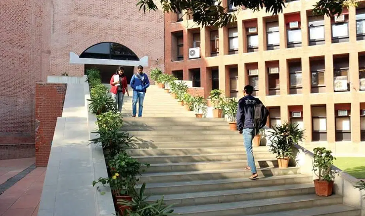Iim Ahmedabad Achieves 100% Placement With Highest Package